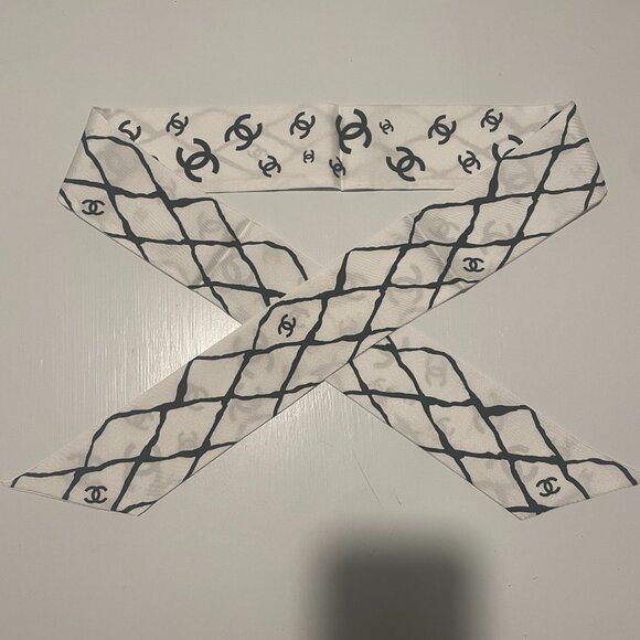 CHANEL Logo CC Silk Twill Slim Bandeau Scarf Stole Twilly - White & Black - Picture 3 of 4